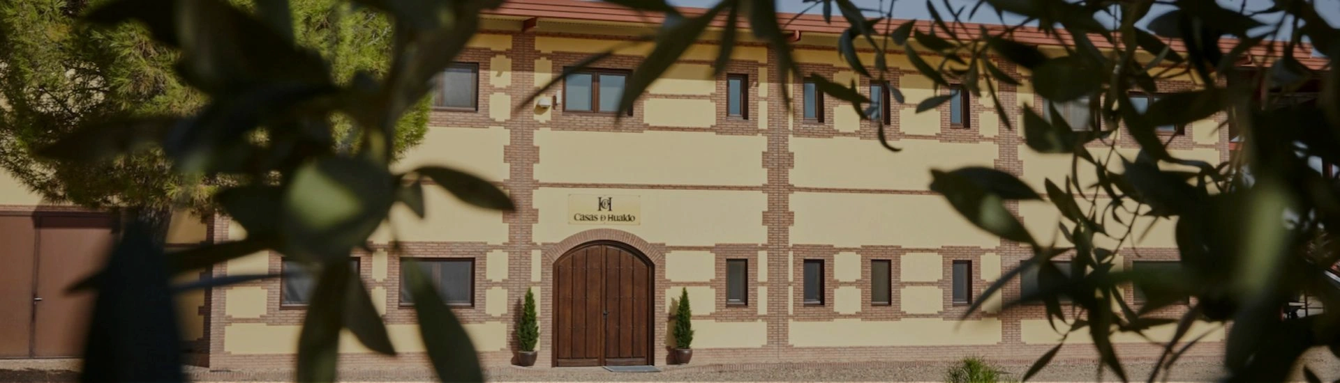 Servicios de ingeniería de artica+i: imagen del exterior de la empresa Casa Hurtado.