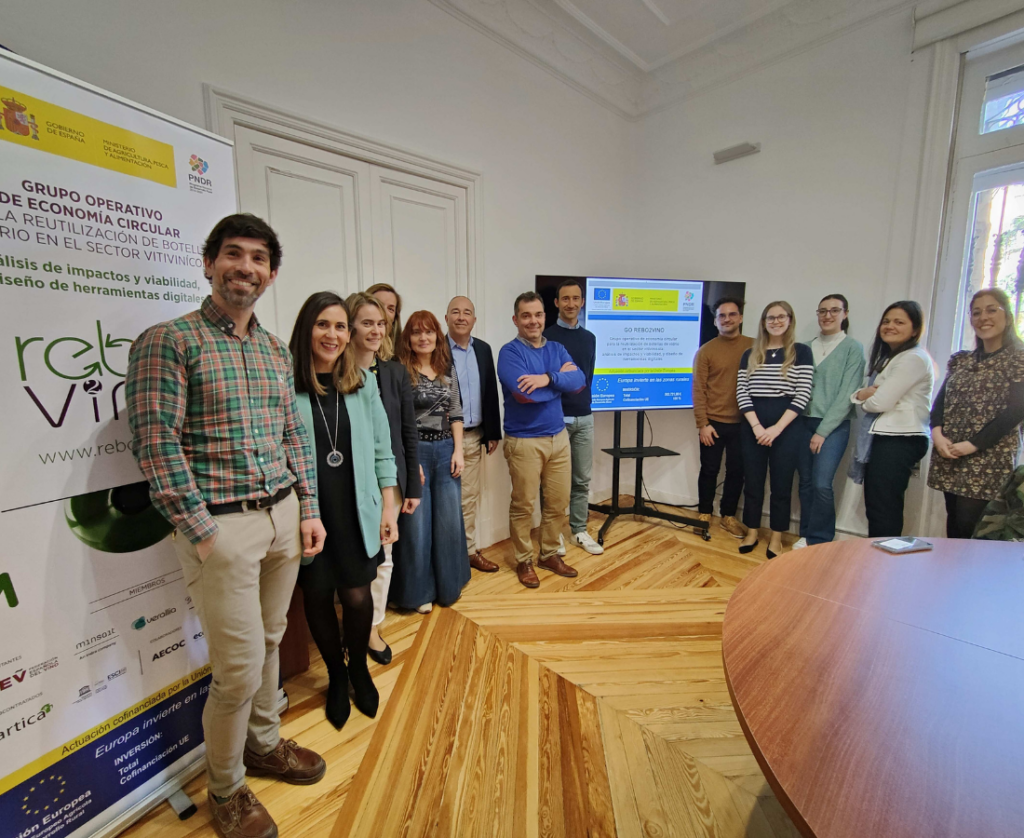 Arranca el Grupo Operativo REBO2VINO cuyo objetivo es analizar el impacto y viabilidad de un sistema de reutilización de botellas de vidrio en el sector vitivinícola español. Esta iniciativa, liderada por la FEV, cuenta además con nuestra participación como miembro del grupo operativo.