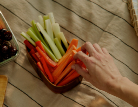 artica+i. Imagen para la galería interior del caso de éxito (nuestros proyectos) "NUTRIALITEC", mostrando una fotografía artística de verduras cortadas en tiras.