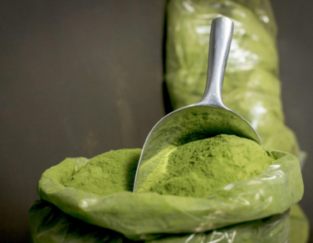 artica+i. Imagen para la galería interior del caso de éxito (nuestros proyectos) "NUTRIALITEC", mostrando una fotografía artística de una especia molida o harina de color verde