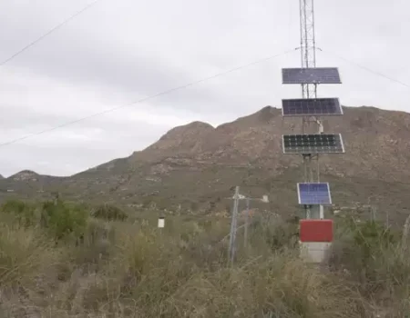 artica+i. Imagen para la galería del caso de éxito (nuestros proyectos) "LIFE TOKEN CO₂. Plataforma digital para cuantificar y valorizar la absorción de carbono en bosques europeos, liderado por Digiltea", mostrando un dispositivo de teledetección sobre el terreno