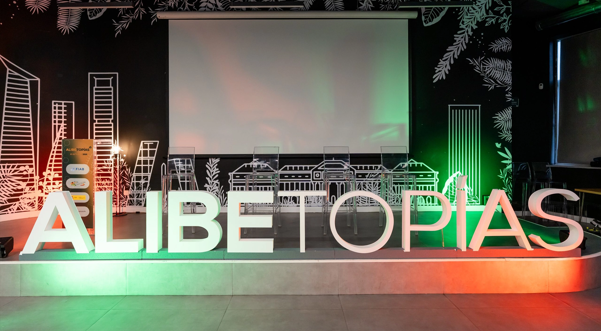 artica+i - blog iMagazine. Imagen de cabecera para el post "Así ha sido nuestro paso por ALIBETOPÍAS 2025" mostrando el escenario del evento