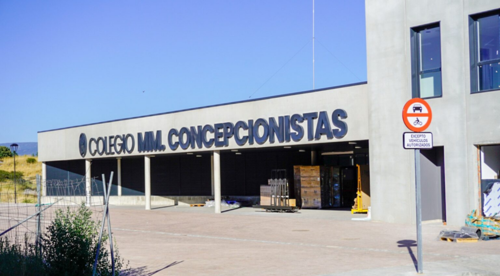 Desde artica+i hemos acompañado a las Madres Concepcionistas en un proyecto clave para el desarrollo de su modelo educativo: la puesta en marcha de su nuevo colegio en La Lastrilla (Segovia). Este curso se han inaugurado unas instalaciones modernas y amplias que permitirán alcanzar progresivamente los 800 alumnos.
