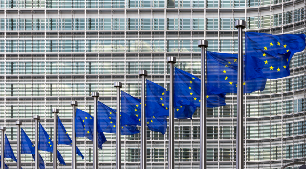 La financiación en cascada de la UE canaliza fondos hacia pymes y startups mediante convocatorias ágiles gestionadas por consorcios. Reduce burocracia, ofrece mentoría y apoyo tecnológico. Destaca el impacto en el sector agroalimentario y crecerán oportunidades hasta 2026 en sostenibilidad.